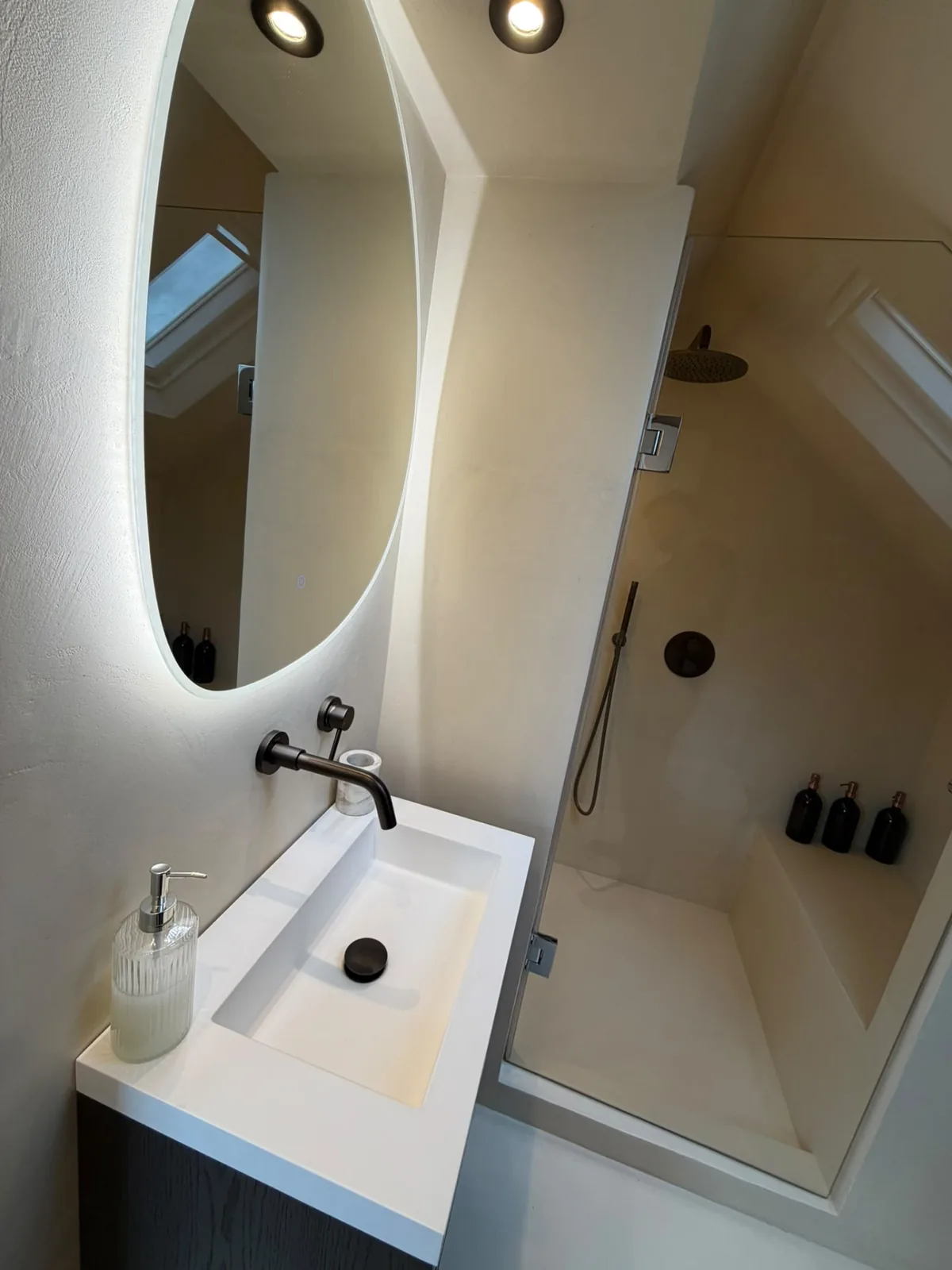 Loft bathroom with microcement walls, a mirror and walk-in shower